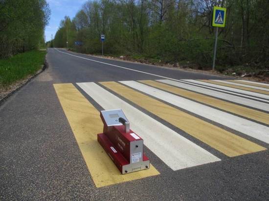 Новую разметку наносят на новгородские дороги
