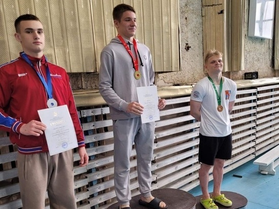 Пловец из ДНР завоевал серебряную медаль на чемпионате в России