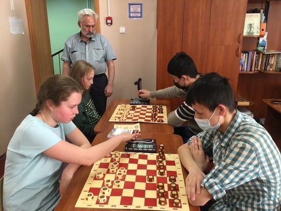 Турнир начнётся в 11:00 в шахматной школе Карбасникова по адресу: Воскресенская, 95.