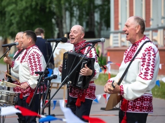 Ансамбль «Завалинка» из деревни Пермогорье Красноборского района объехал с гастролями всё Поморье.