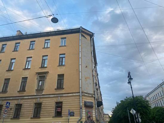 Хармс все: граффити на Маяковского закрасили серой краской