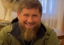 Глава Чеченской республики Рамзан Кадыров предложил президенту Украины Владимиру Зеленскому сдаться с поднятыми руками российской армии