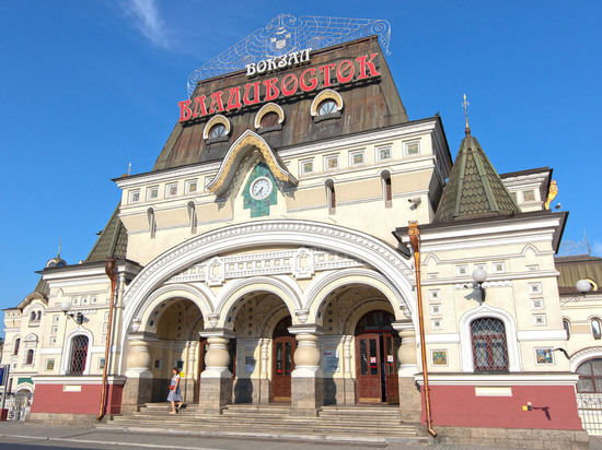 Во Владивосток прибыл первый почтовый контейнерный поезд «Россия»