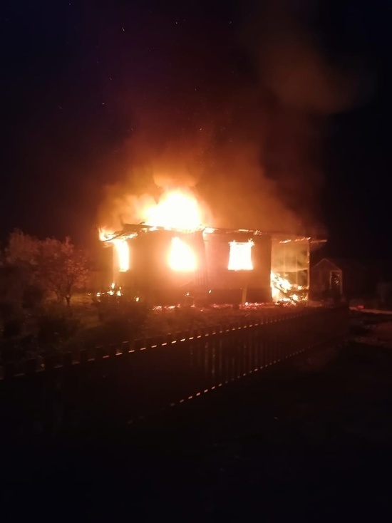 Человек пострадал на пожаре в калужской деревне