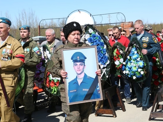 За мужество посмертно наградил погибшего на Украине солдата из Лабытнанги президент РФ