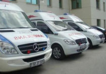 В Азербайджане в районе Шеки по дороге к центру отдыха «Мустафабей» автобус марки Isuzu, в котором находились дети, родители и учителя, сорвался в пропасть