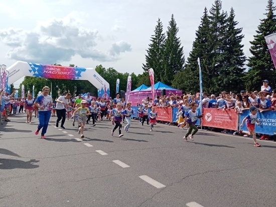 В Железногорске Курской области благотворительный полумарафон собрал 1800 спортсменов