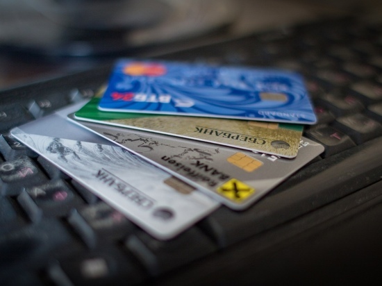 Женщина оплачивала свои покупки чужой банковской картой в столице Карелии