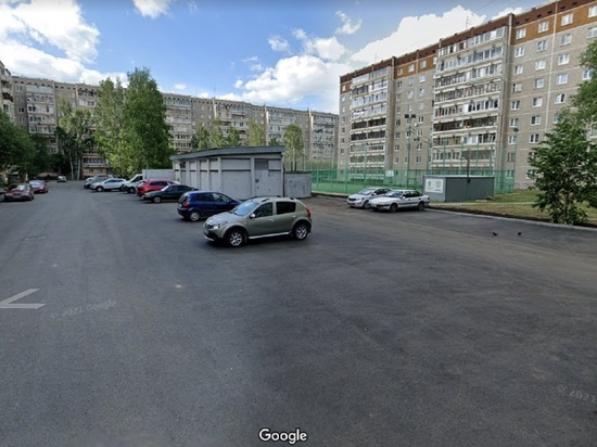 В Екатеринбурге планируют сделать платным проезд по двору на Юго-Западе