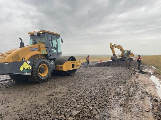 В Еравнинском районе Бурятии ремонтируется проблемная дорога