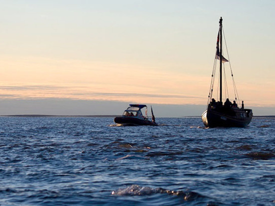 Первые лодки и катера спустили на воду в Беринговском