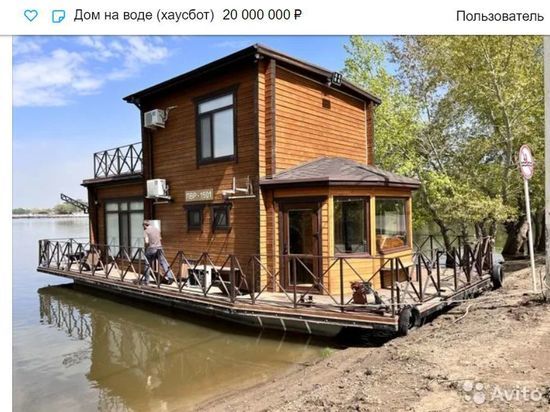 В Омске за 20 миллионов рублей продают плавающий дом