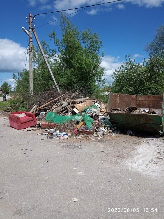 В Калуге из-за ограниченного финансирования не успевают убирать мусор