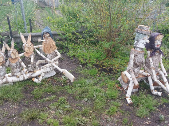 Супруги из Белых Берегов восхитили брянцев скульптурами на подворье
