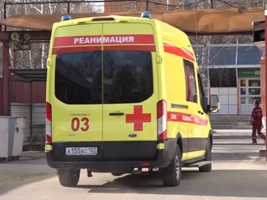 Алтайский рабочий умер из-за падения кирпича многоэтажного дома