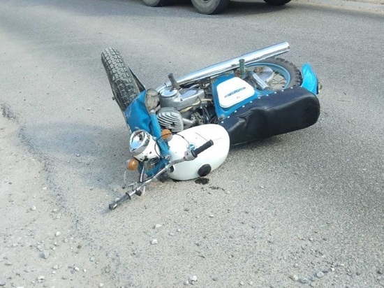 В Калуге 14-летняя девочка на мотоцикле угодила под фуру