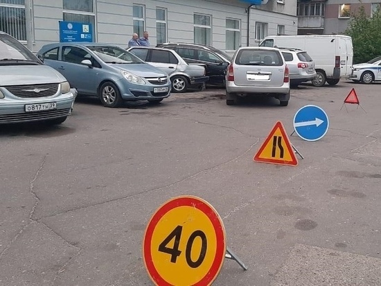 В Калининграде пенсионер на «Opel» врезался в три припаркованных авто
