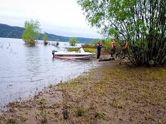 5 человек на моторной лодке пошли ко дну на реке Каме