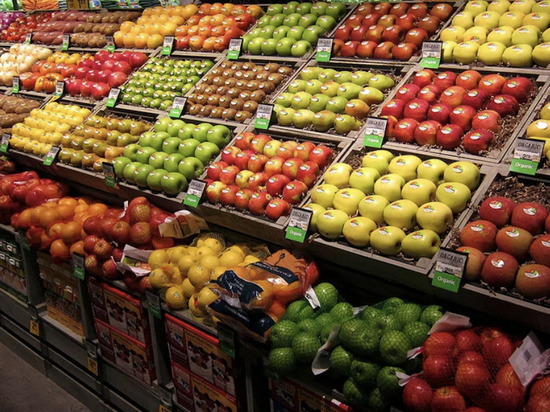 Гастроэнтеролог: купленными в магазинах фруктами и ягодами можно отравиться
