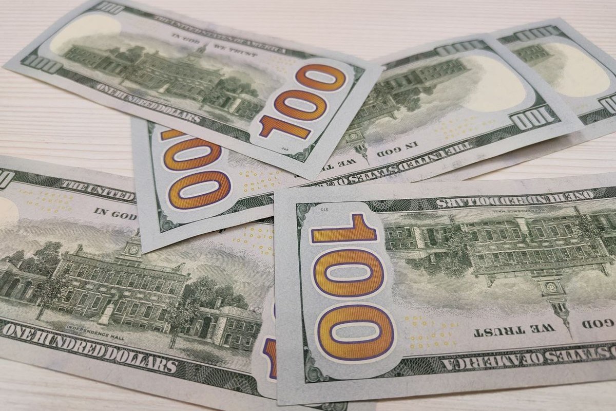 Доллар евро биржа. Доллары в рубли. Евро. 72 Рубля.
