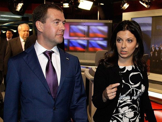 Симоньян заявила, что "в московских гостиных Медведева читают вслух"