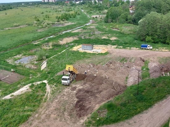Во Владимире в пойму Клязьмы вываливают КАМАЗы строительного мусора