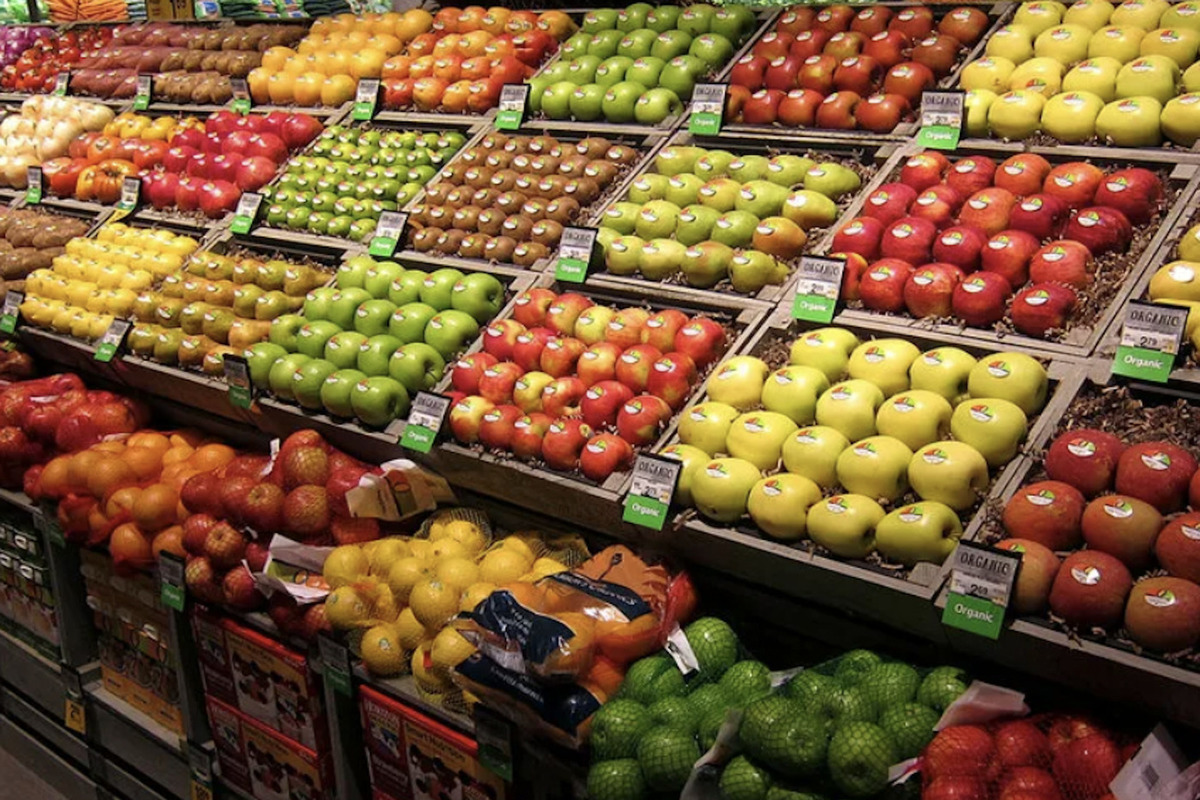 Гастроэнтеролог: купленными в магазинах фруктами и ягодами можно отравиться