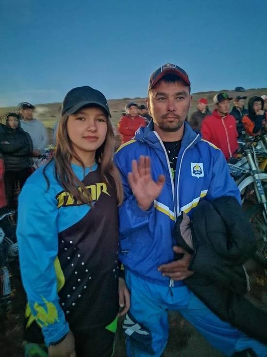 Отец и дочь из Бурятии стали чемпионами Монголии по мотокроссу