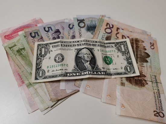 Курс доллара в Хабаровске на 8 июня держится на уровне 60 рублей