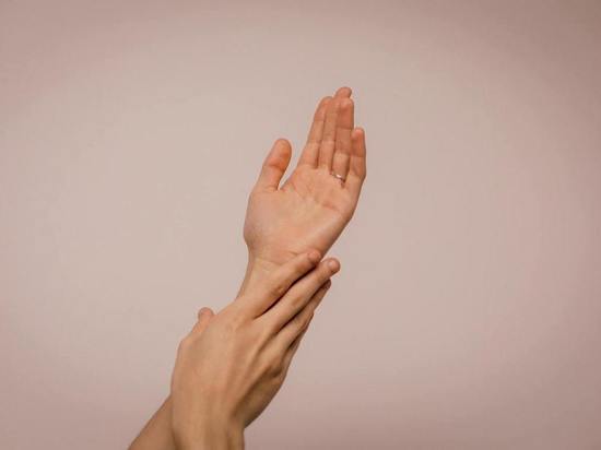 «Болят руки и ноги»: как распознать постковидный синдром и другие опасные болезни