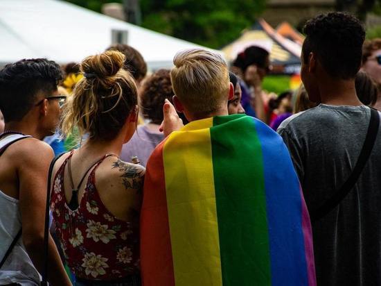 В Норвегии учителей и школьников пригласили на гей-парад