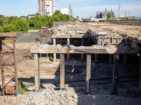 На мосту у Нового рынка в Барнауле демонтировали 40 балок
