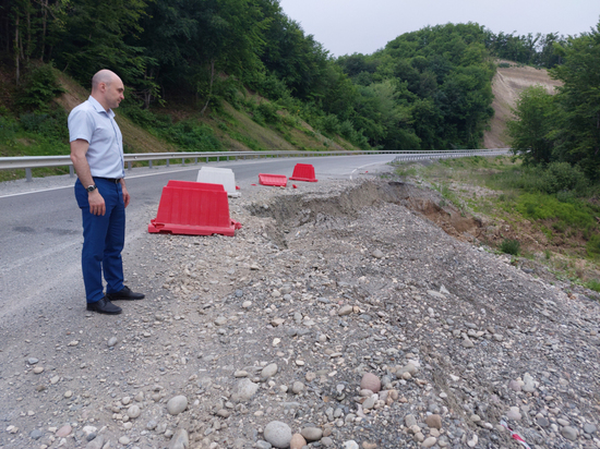 Активисты попросили власти Северной Осетии устранить обвалы на трассе