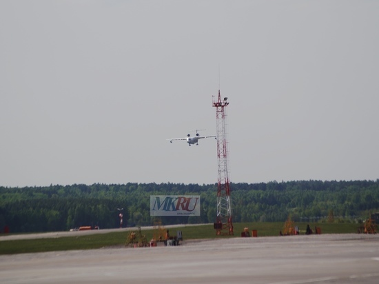 Самолет А-319 Владивосток-Красноярск экстренно сел в Емельяново из-за проблем с крылом