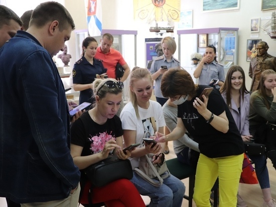 Смоляне отметили день рождения Петра I историческим квестом