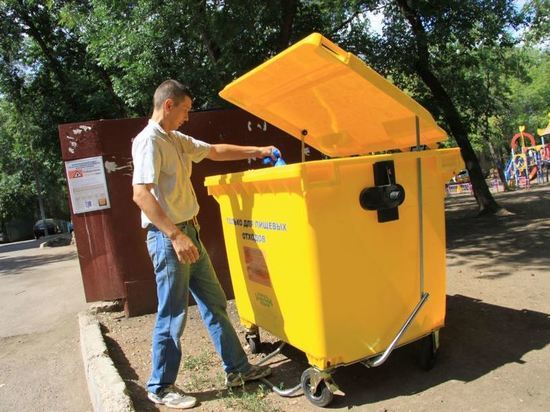В Уфе для молодёжи устроили экскурсию на участок сортировки мусора