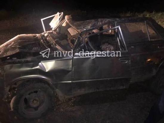 Машина со школьниками сорвалась в 25-метровый обрыв в Дагестане