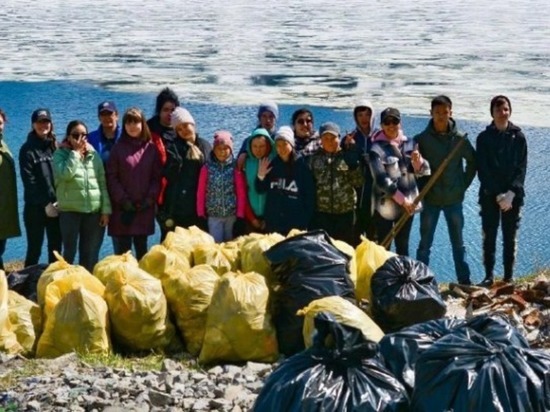 Побережье бухты Эмма почистили от мусора жители посёлка Провидения