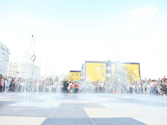 Долгожданный пешеходный фонтан заработал в Надыме