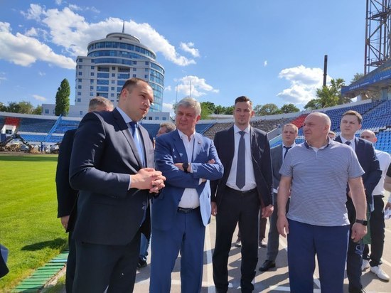 Воронежский губернатор проконтролировал ход ремонтных работ на Центральном стадионе профсоюзов