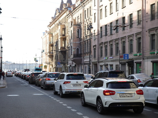 Внушительные пробки образовались утром 9 июня на КАД и ЗСД в Петербурге
