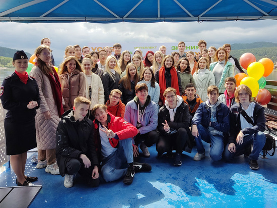 50 одаренных выпускников из Красноярска отправились в круиз по Енисею на теплоходе «Товарищъ»