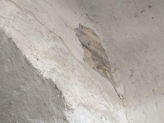 Древнюю кладку стен нашли при обследовании входа в Успенский собор в Печорах