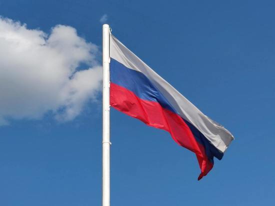 В Тихвине торжественно поднимут флаг в День России