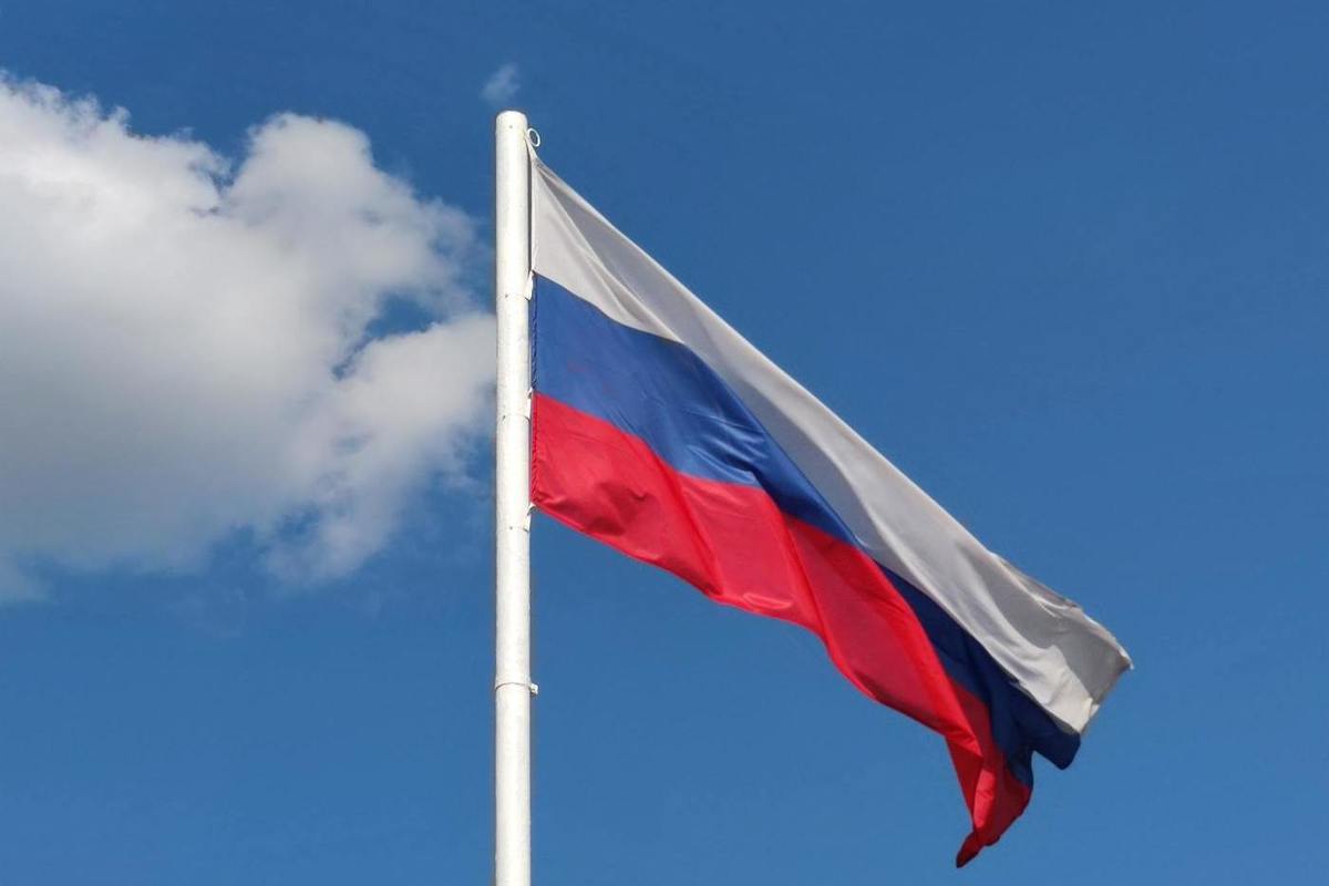 Большой флаг России