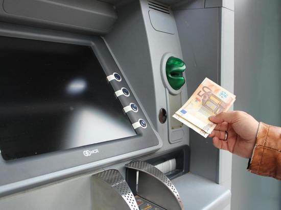 Германия: Deutsche Bank перестанет выдавать наличные деньги