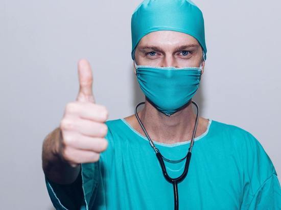 Работодатель оплатил простой в размере более 100 тыс. рублей сотрудникам больницы на Сахалине