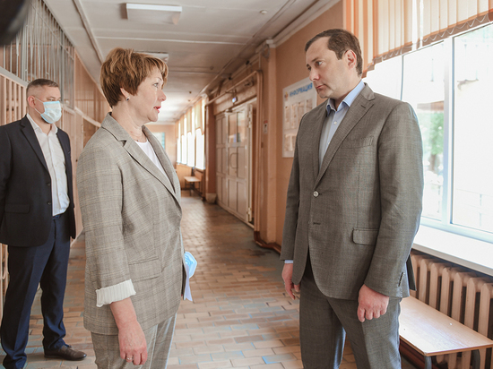 Алексей Островский контролирует процесс сдачи ЕГЭ в регионе