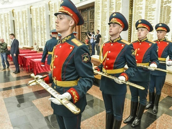 Городам воинской славы Белгороду и Старому Осколу вручили "Мечи Победы"