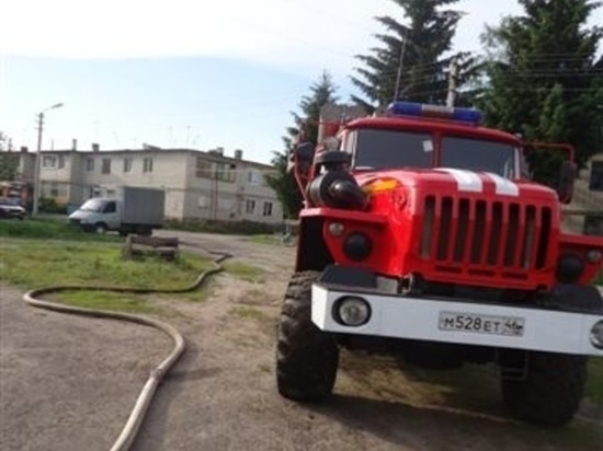 В Курске пожар на Соловьиной повредил трубопровод в здании